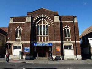 Rosebery Park Baptist Church - geograph.org.uk - 1857278.jpg