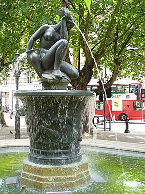 Statue in Sloane Square - geograph.org.uk - 465686
