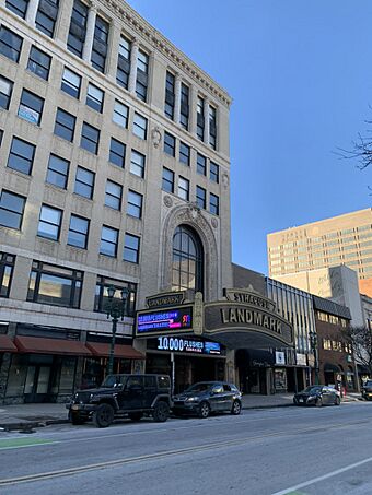 Syracuse Landmark Theatre exterior (January 2023)).jpg