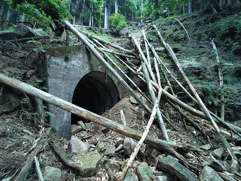 19-taguchi-line-tunnel