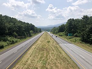2024-08-01 12 22 13 View south along U.S. Route 7 from the overpass for Houghton Lane in Bennington, Bennington County, Vermont