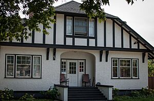 831 Lawrence - Atchison House
