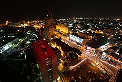 Kinshasa by night (23769991270).jpg
