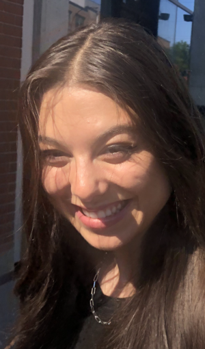 Kira Kosarin dehors Ritz PDB (cropped).png