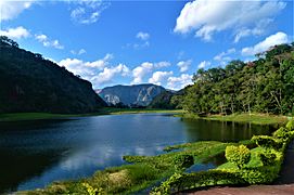 Laguna Volcan Serranías del Amboró 02