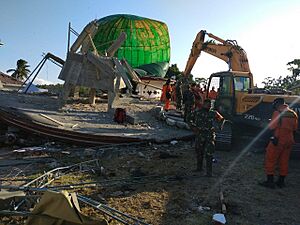 Lombok earthquake mosque ruin evacuation