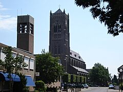 Mairie de 'Mill en Sint Hubert' à coté de l'église de Mill