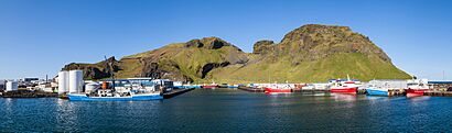 Puerto de Vestmannaeyjar, Heimaey, Islas Vestman, Suðurland, Islandia, 2014-08-17, DD 017-019 PAN