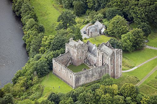 Scotland-2016-Aerial-Doune Castle (and Castle keeper's cottage).jpg