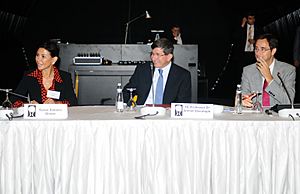 Suzan Sabanci Dinçer, Ahmet Davutoğlu, and Dr Robin Niblett (7999218930)