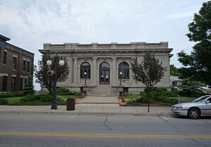 2009-0619-Menominee-Library