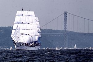 22 square rigger Pde of sail 4 July 76