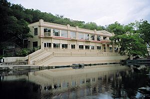 Aquarena springs hotel 2006.jpg