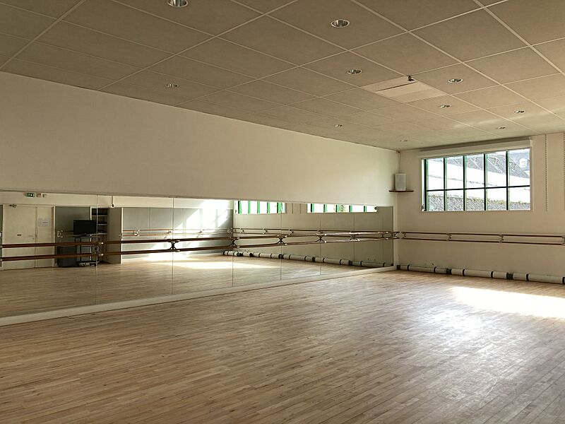 CCN-de-Rennes-et-de-Bretagne-studio-Francis-Mbida