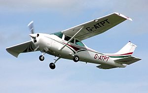 Cessna.182j.g-atpt.arp