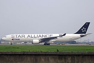 HS-TEL - Thai Airways International - Airbus A330-322 - Star Alliance Livery - CTU (9769620092)