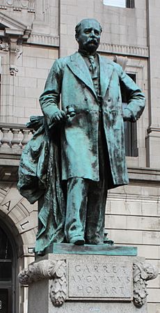 Hobart statue 2012