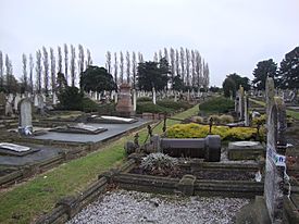 Linwood Cemetery 25.jpg