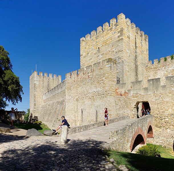 Lisbon Castelo de São Jorge BW 2018-10-03 11-13-09