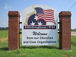 Millington TN 02 welcome sign Singleton Pkwy.jpg