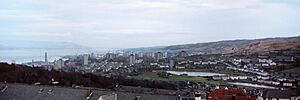 Panoramic view of Greenock in 1983 (from Tower Block UK photo cl2-19b)