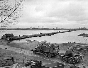 Pontonbrücke bei Bleckede (1945)