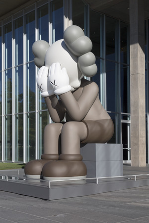 The sculpture "Companion (Passing Through)," by the artist KAWS (Brian Donnelly) at the Modern Art Museum of Fort Worth, Texas LCCN2013650780