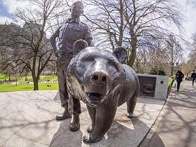 Wojtek (bear) statue in Princes Street Gardens