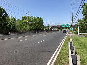 2018-05-29 15 08 54 View north along U.S. Route 202 and U.S. Route 206 between the Somerville Circle and U.S. Route 22 in Somerville, Somerset County, New Jersey