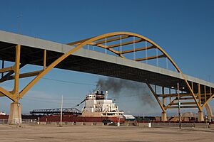 American Courage under Hoan Bridge 5186