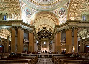 Basilique-cathédrale Marie-Reine-du-Monde de Montréal, Interior view 20170410 1