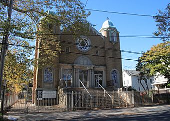 Beth Israel Synagogue in New Haven, October 20, 2008.jpg