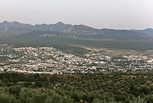 Cájar on the right