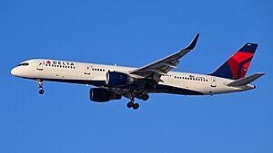 Delta 757-200 N713TW on final approach to Boston Dec 2024 2