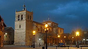 Escalona del Prado. Iglesia de San Zoilo y Plaza Mayor.jpg