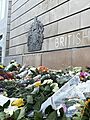 Floral tributes to Elizabeth II in Embassy of United Kingdom in Berlin (4)