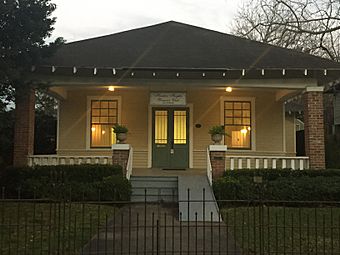 Houston Heights Woman's Clubhouse Facade,February 2016.jpeg