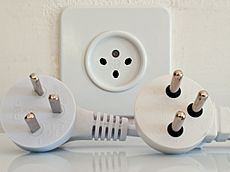 Israeli-type-H-plugs-and-socket