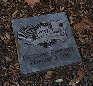 Largo and Kami (40 Years of Friendship) plaque in Largo Central Park, Florida, Dec 2020 (cropped)