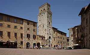 Piazza della Cisterna in San Gimignano.jpg