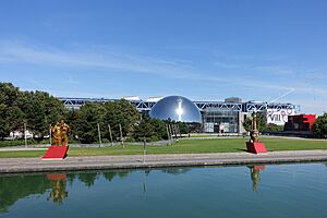 Rio Samba School statue @ Parc de La Villette @ Paris (28881779791)