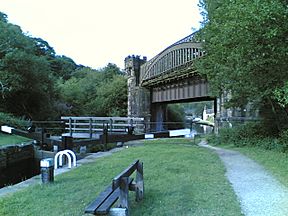 Rochdale canal railway viaduct.jpg