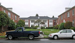 Senate Court Apartments (Portland, OR)