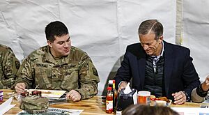 Thune eats with Soldier (6102055)