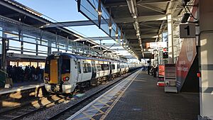 Tottenham Hale BR station 20161116 091106 (40816506833)