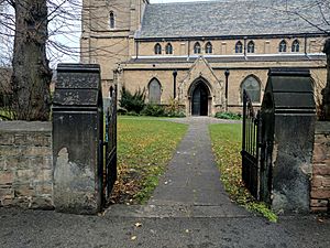 Wall And Gate Piers To Churchyard Of St John The Evangelist, St John's St, Mansfield (3)