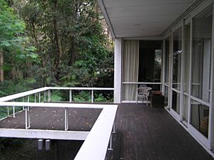 1800 - Simpson-Lee House I - Rear Deck showing detail of handrail seat. (5052085b4)