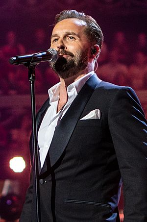 Alfie Boe (The Queen's Birthday Party) (cropped).jpg
