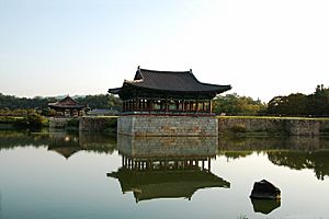 Anapji Pond-Gyeongju-Korea-2006-09