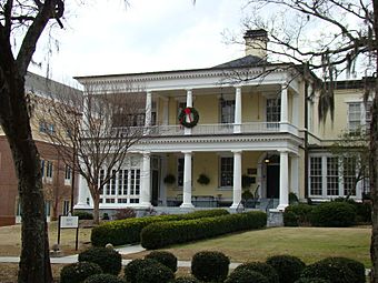 Benet House with Christmas wreath (Augusta State University).jpg